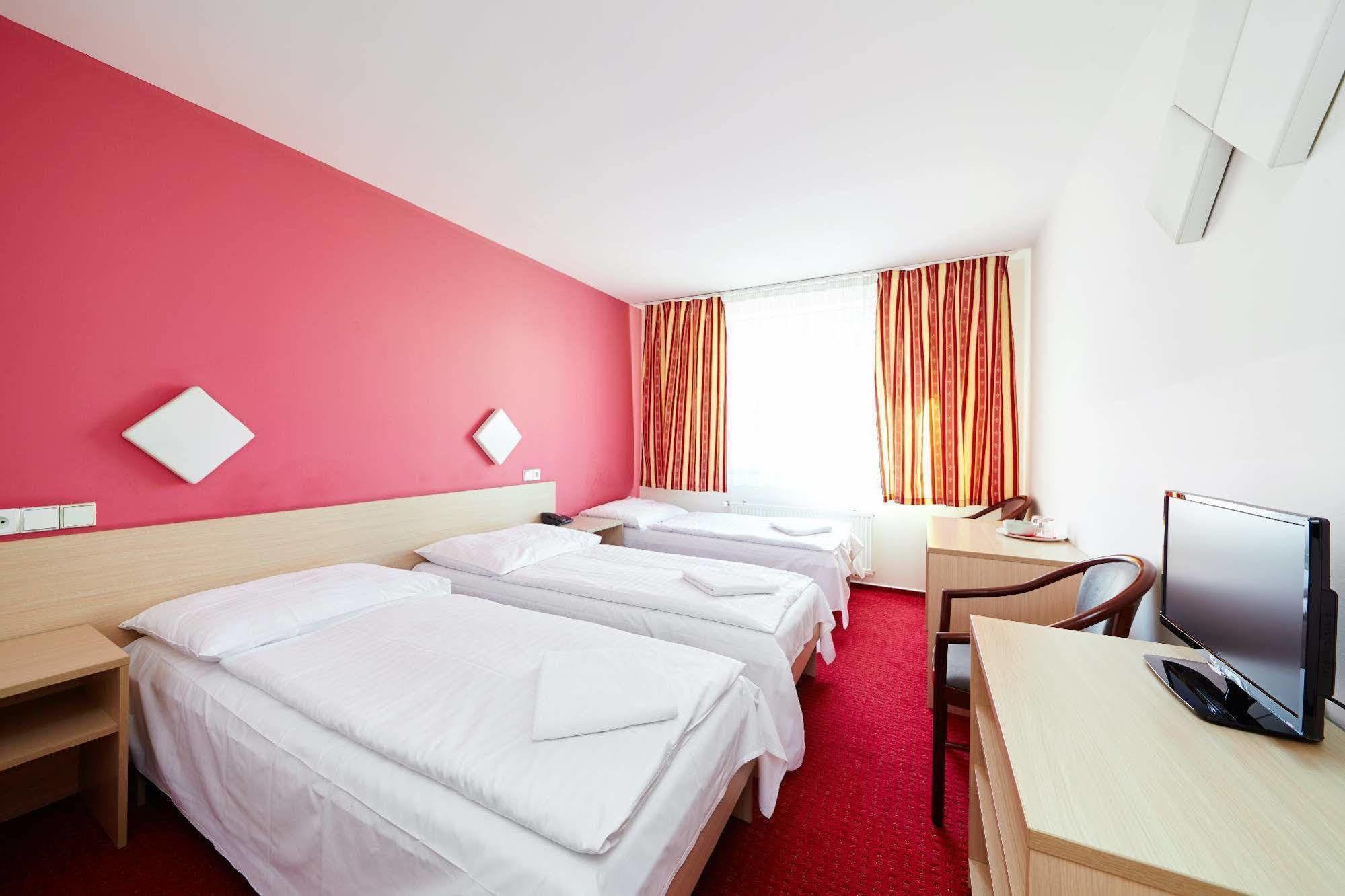 Hotel Mars Прага Екстер'єр фото