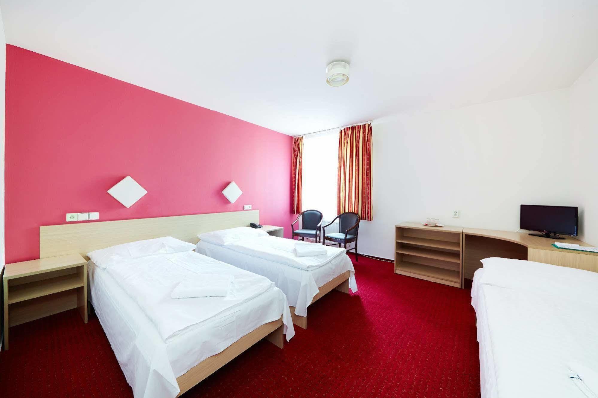 Hotel Mars Прага Екстер'єр фото